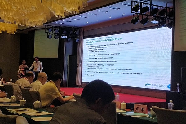 國際專家做專題報(bào)告 國際專家做專題報(bào)告