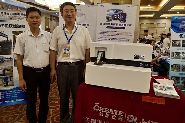 彭總和與會代表合影 彭總和與會代表合影