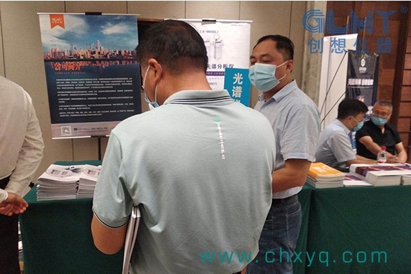 展臺前的咨詢 展臺前的咨詢