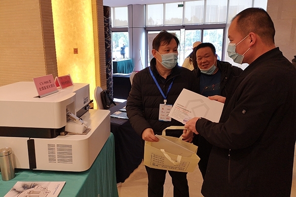 客戶至創(chuàng)想儀器展臺咨詢 客戶至創(chuàng)想儀器展臺咨詢