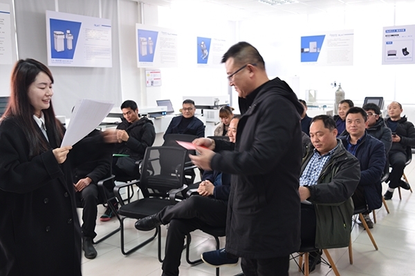 頒發(fā)上榜獎(jiǎng)金2 頒發(fā)上榜獎(jiǎng)金2