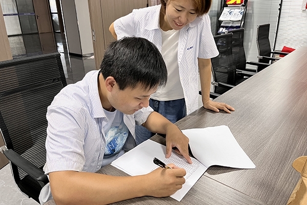 領(lǐng)取節(jié)日福利 領(lǐng)取節(jié)日福利