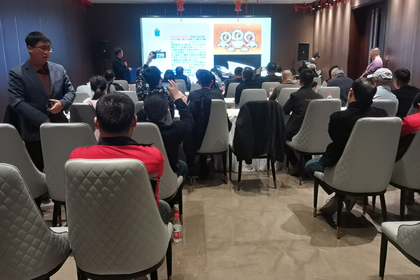 參加內(nèi)部研討會議 參加內(nèi)部研討會議