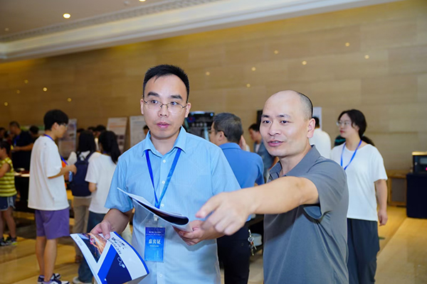 為嘉賓介紹我司產品 為嘉賓介紹我司產品